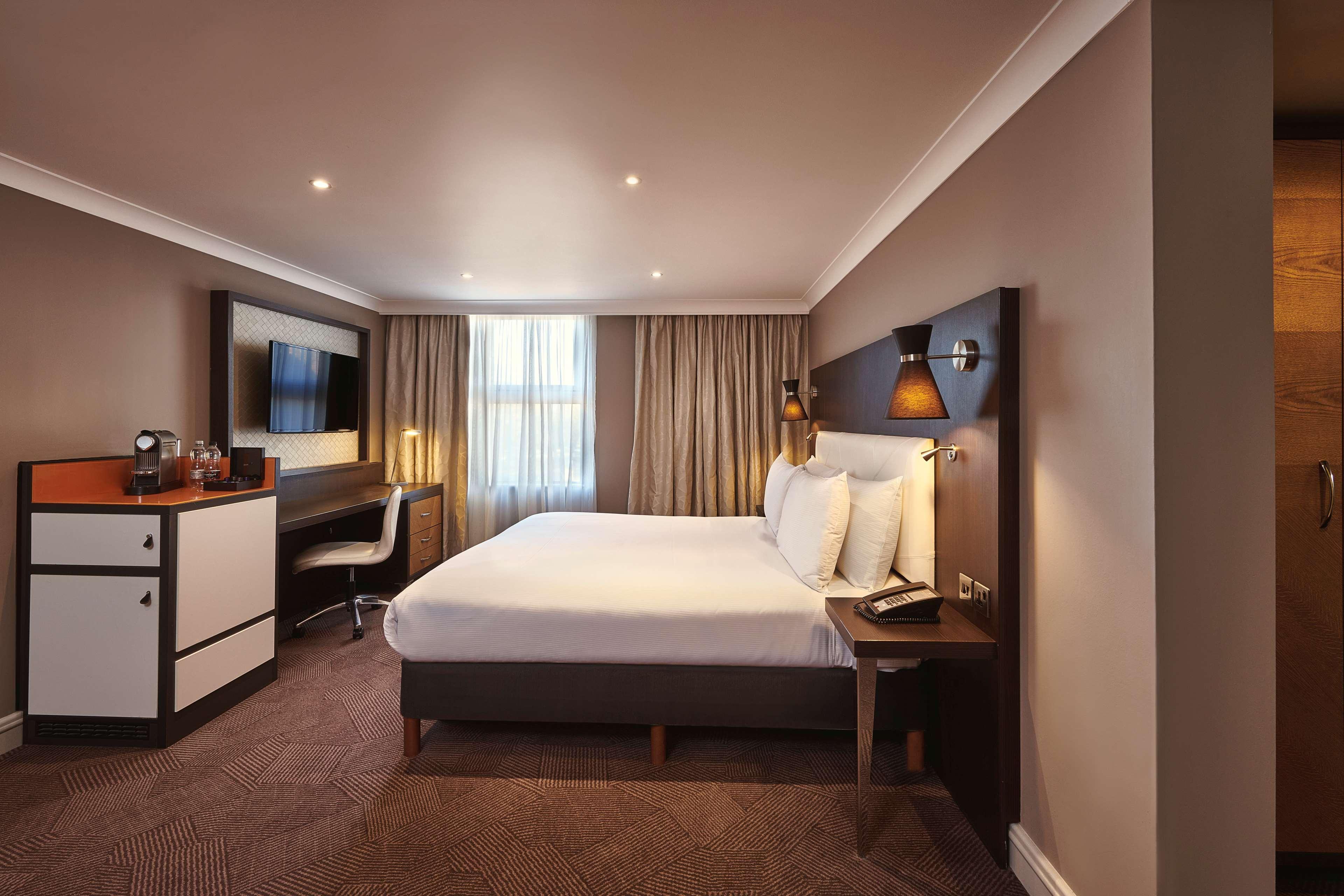 Doubletree By Hilton London Ealing Hotell Eksteriør bilde