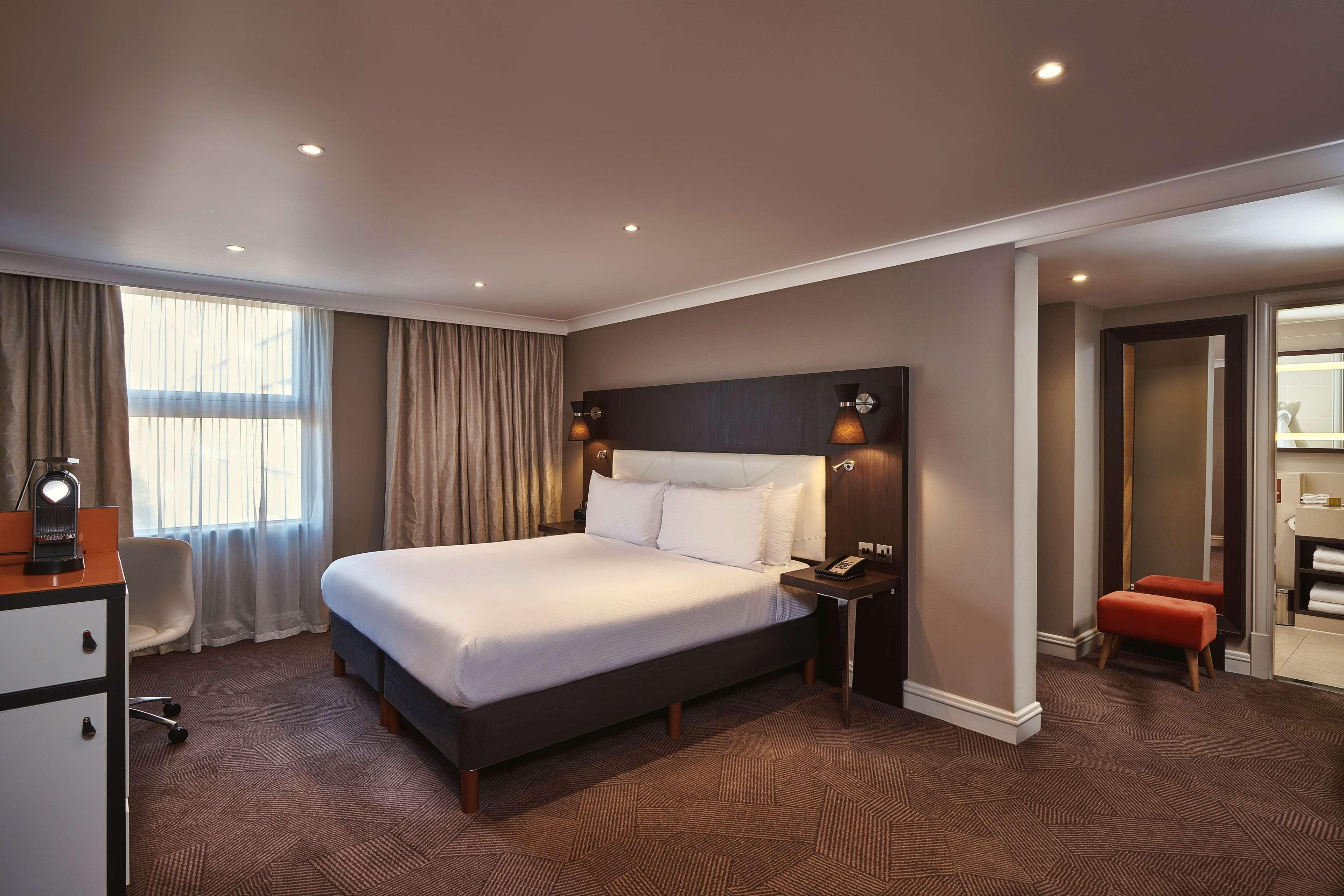 Doubletree By Hilton London Ealing Hotell Eksteriør bilde