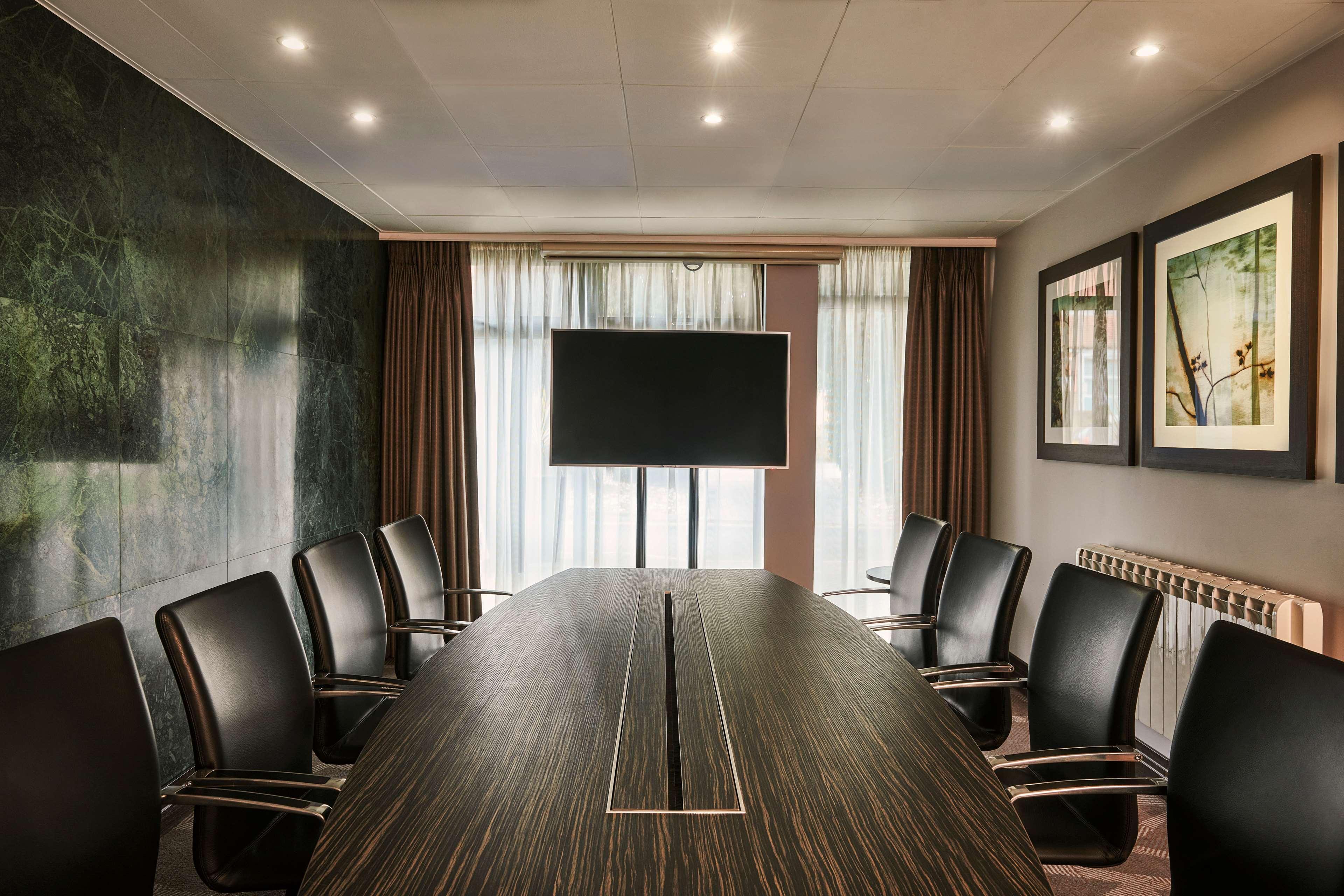 Doubletree By Hilton London Ealing Hotell Eksteriør bilde