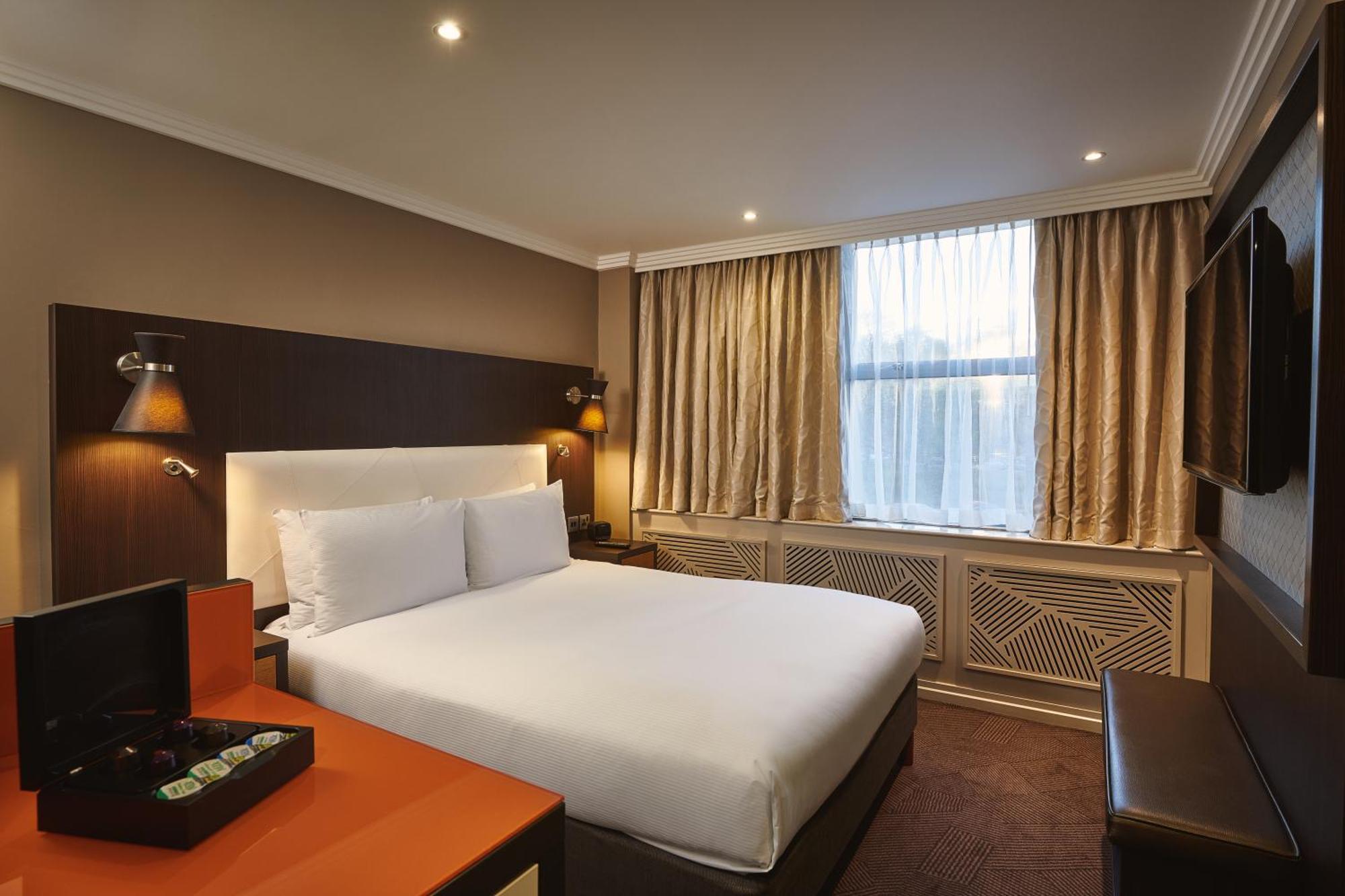 Doubletree By Hilton London Ealing Hotell Eksteriør bilde