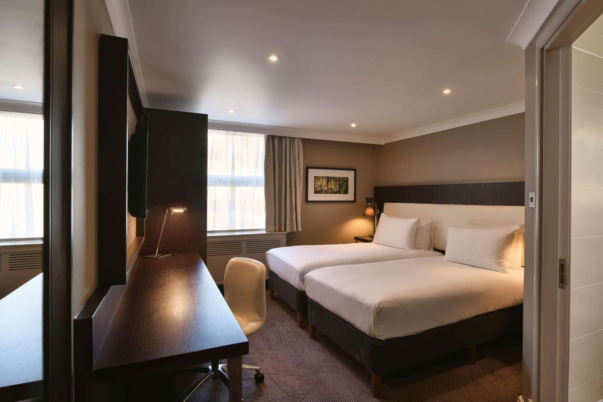 Doubletree By Hilton London Ealing Hotell Eksteriør bilde