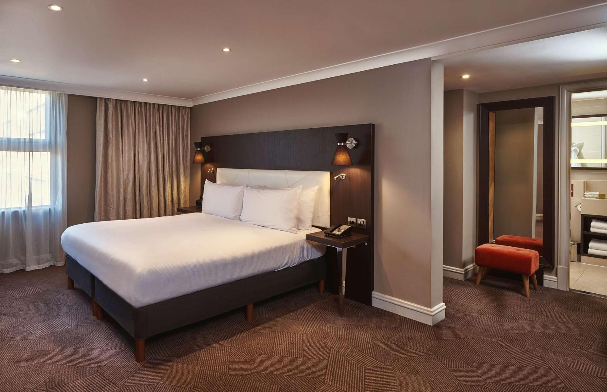 Doubletree By Hilton London Ealing Hotell Eksteriør bilde