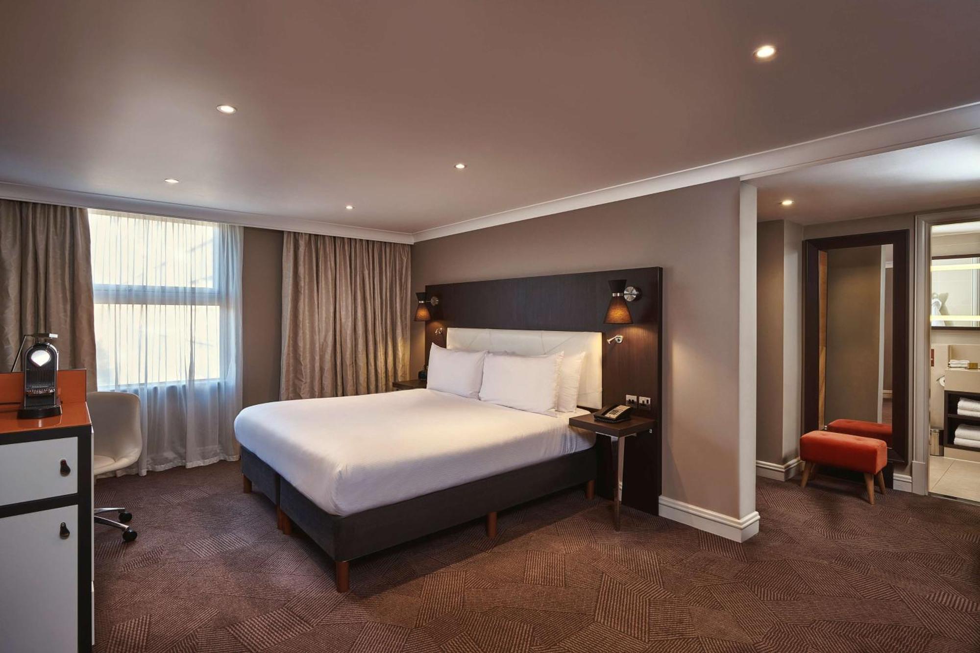 Doubletree By Hilton London Ealing Hotell Eksteriør bilde