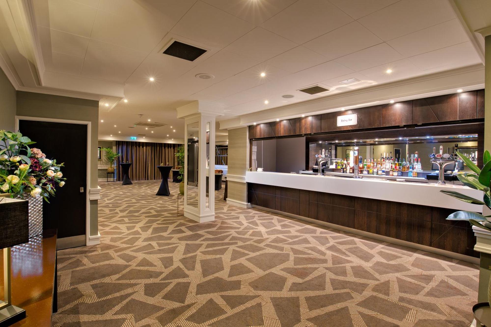 Doubletree By Hilton London Ealing Hotell Eksteriør bilde