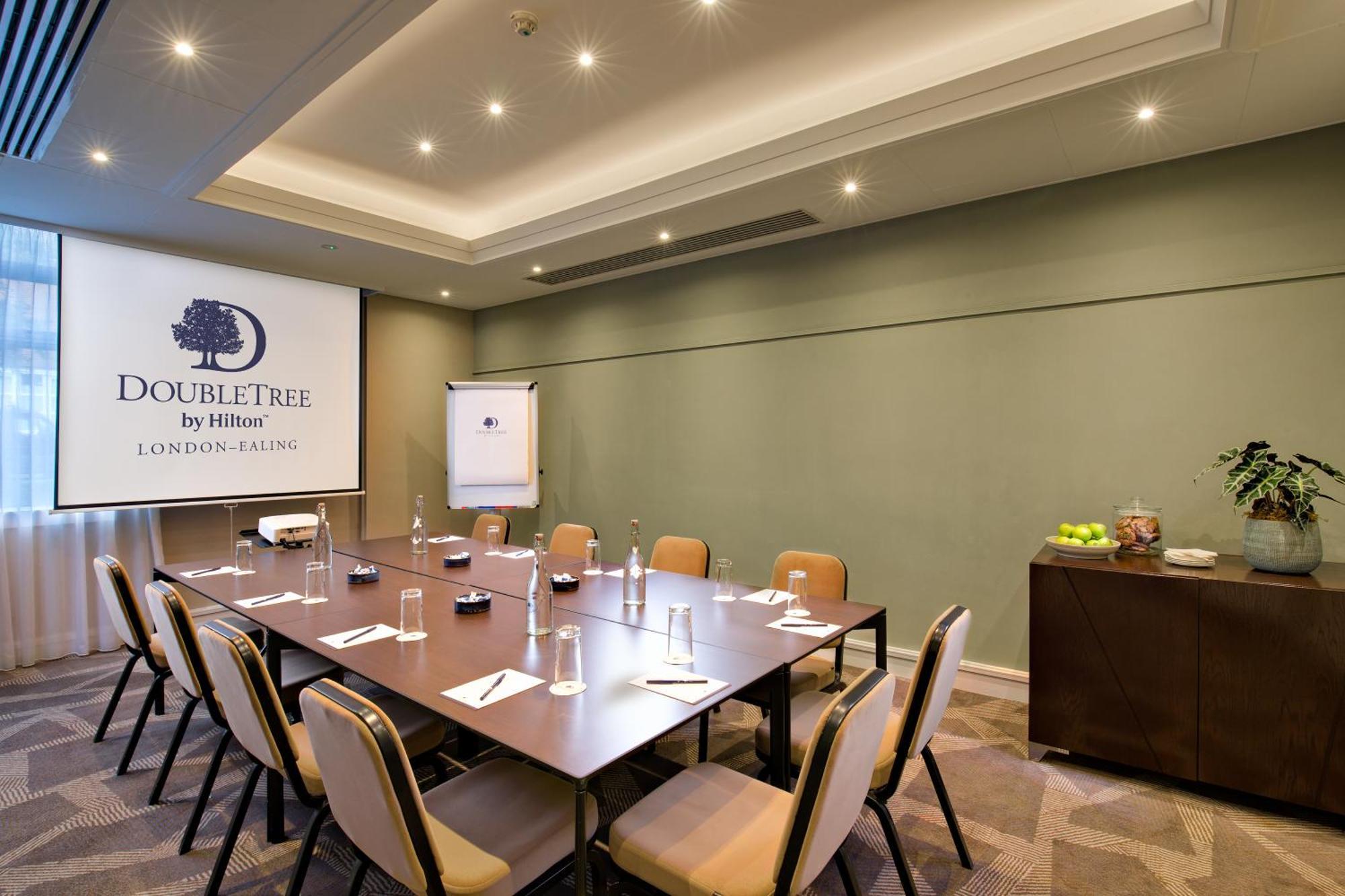 Doubletree By Hilton London Ealing Hotell Eksteriør bilde