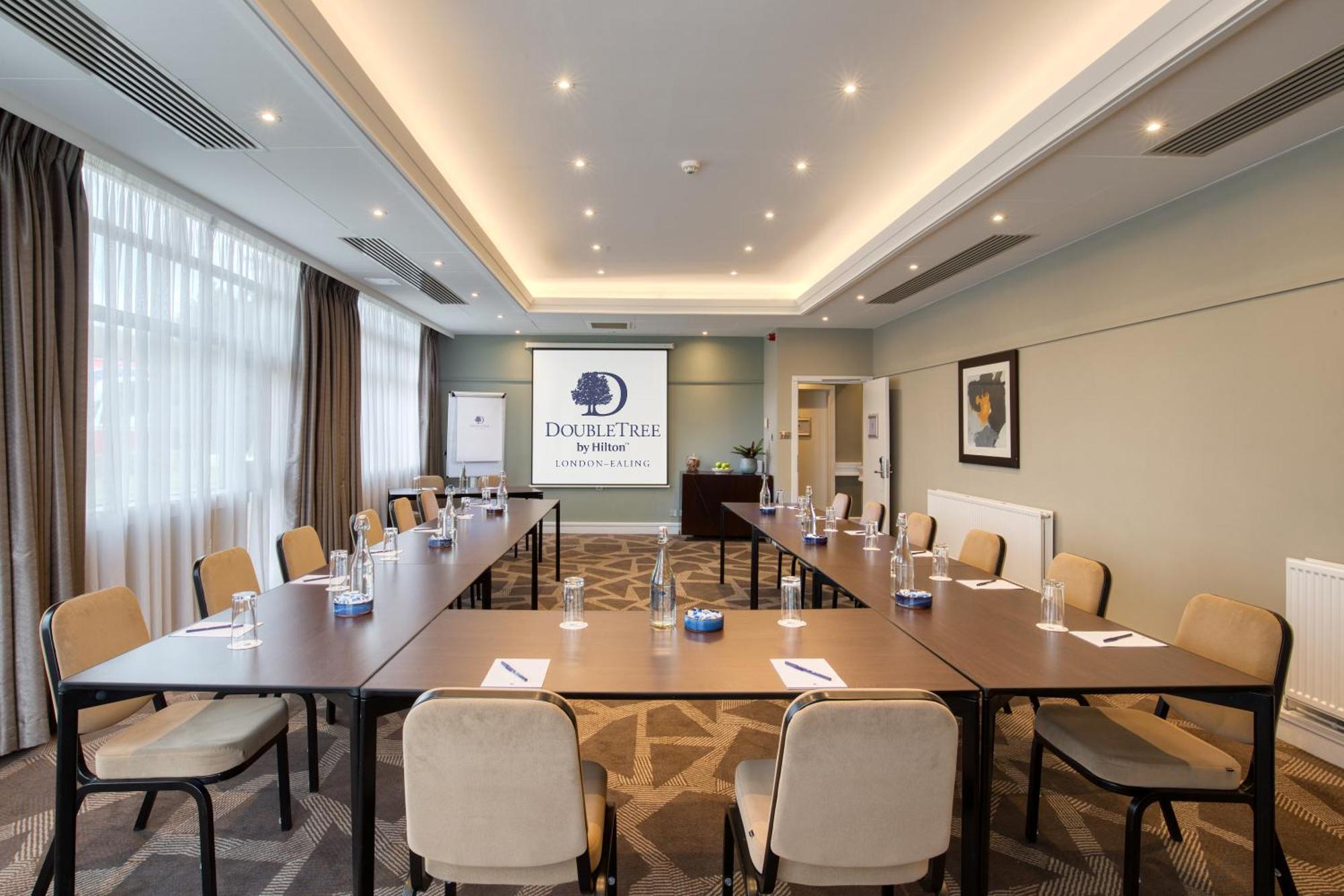 Doubletree By Hilton London Ealing Hotell Eksteriør bilde