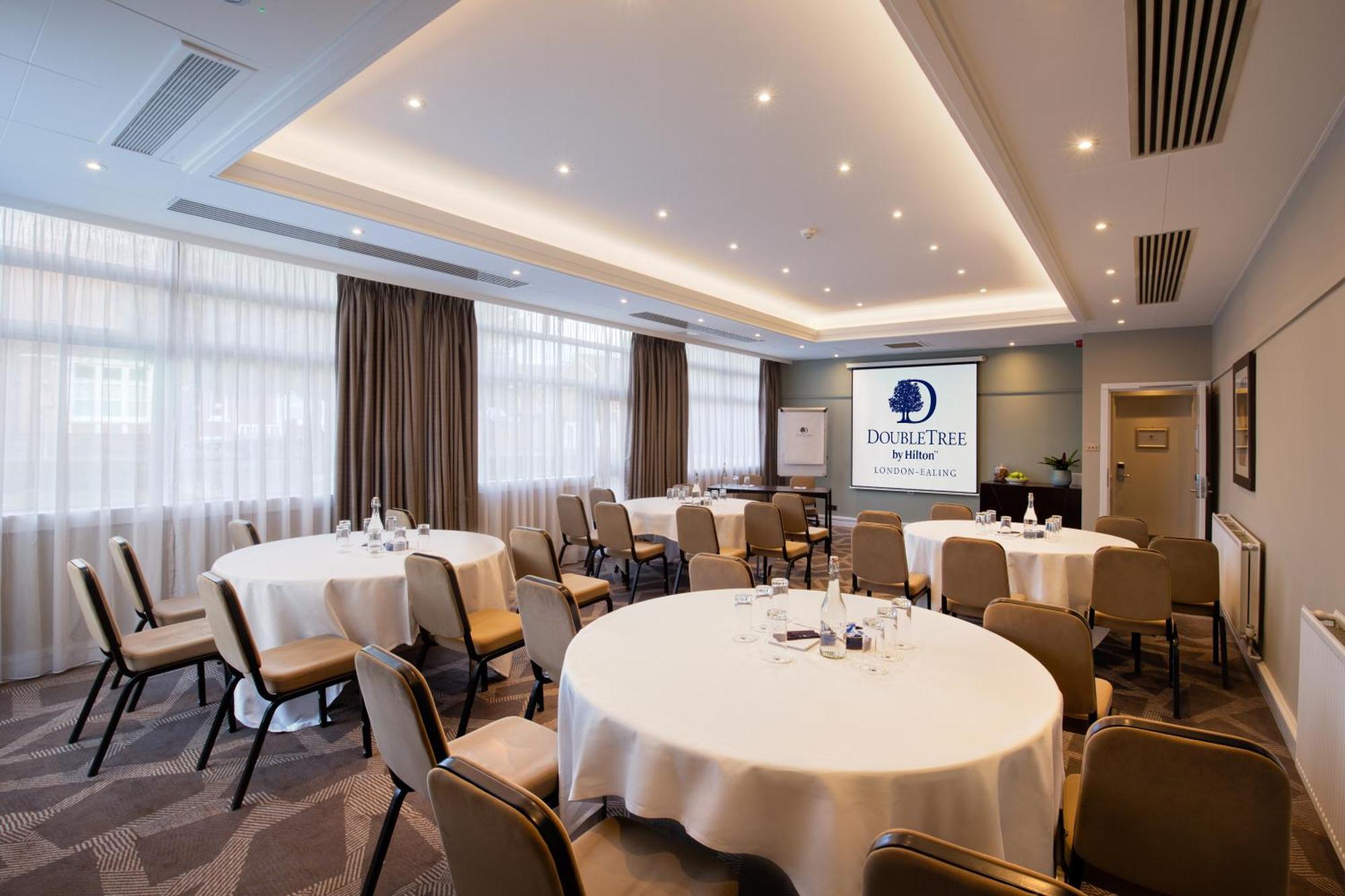Doubletree By Hilton London Ealing Hotell Eksteriør bilde