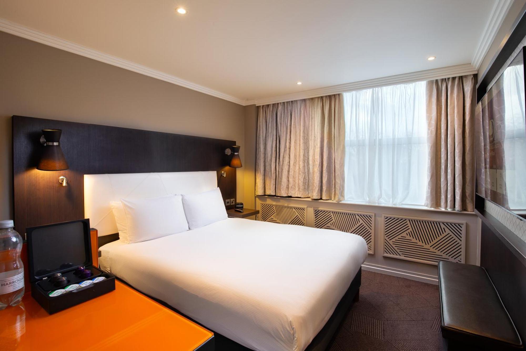 Doubletree By Hilton London Ealing Hotell Eksteriør bilde