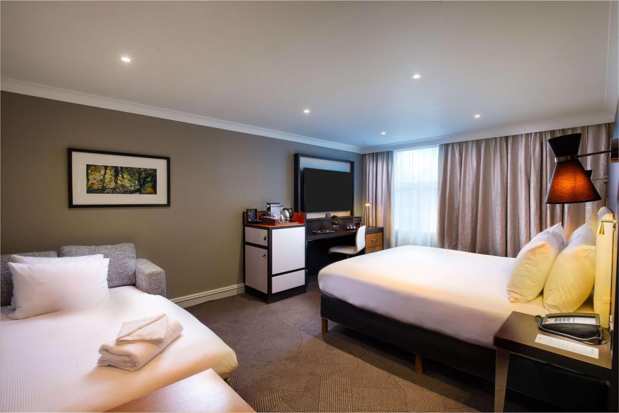 Doubletree By Hilton London Ealing Hotell Eksteriør bilde